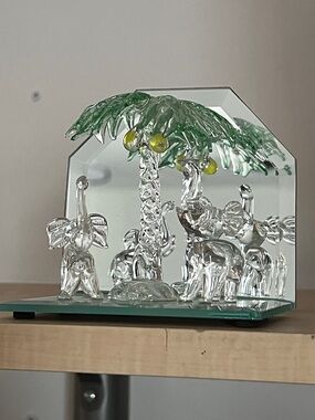 ZK crystal elephant figurine with coconut tree